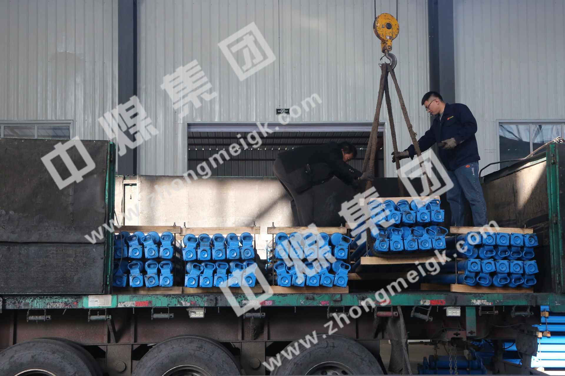 中煤集团一批液压支柱再次发往内蒙古